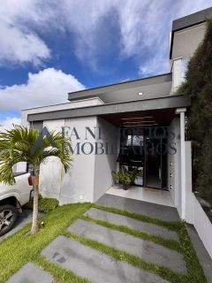 Casa à venda no Condomínio Montiville – Sofisticação e aconchego em cada detalhe.