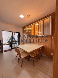 Casa à venda no Condomínio Montiville – Sofisticação e aconchego em cada detalhe.