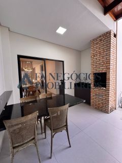 Casa à venda no Condomínio Montiville – Sofisticação e aconchego em cada detalhe.