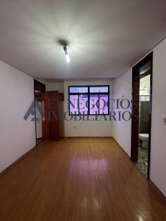 Casa espaçosa em condomínio fechado
