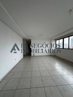 Vendo apartamento de 03 dormitórios com suíte e 02 vagas de garagem