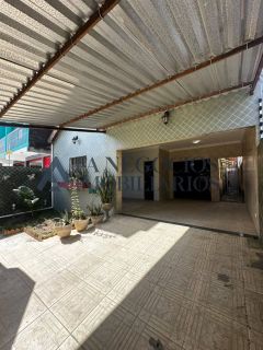 CASA COM POTENCIAL COMERCIAL A MARGEM DA AV. JK.