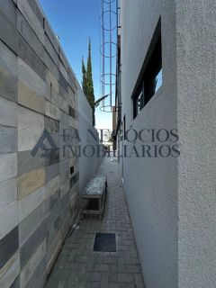 Casa com 04 suítes de Alto Padrão a venda no Condomínio Alphaville Campina Grande