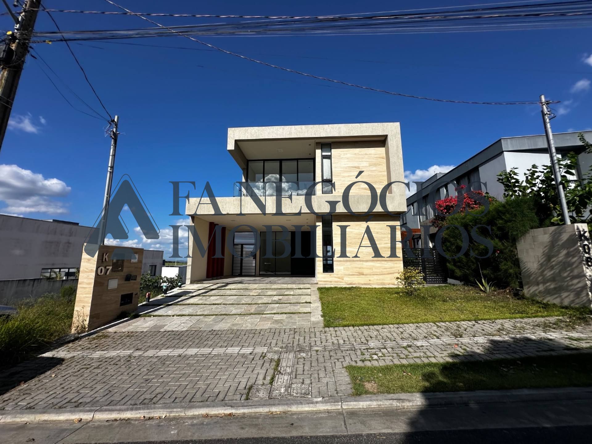 Casa a venda no Terras Alphaville com 04 suítes