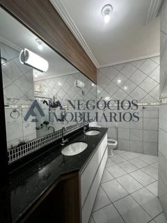 Casa a venda com 04 suítes no Catolé