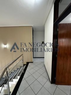 Casa a venda com 04 suítes no Catolé