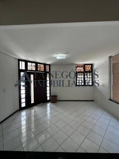 Casa a venda com 04 suítes no Catolé