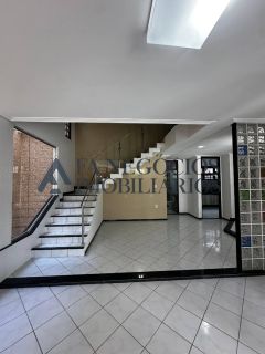 Casa a venda com 04 suítes no Catolé