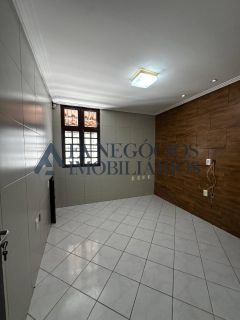 Casa a venda com 04 suítes no Catolé