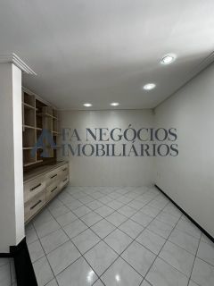 Casa a venda com 04 suítes no Catolé