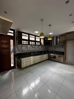 Casa a venda com 04 suítes no Catolé