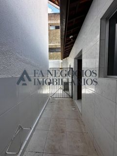 Casa a venda com 04 suítes no Catolé