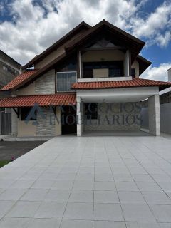 Casa a venda com 04 suítes no Catolé