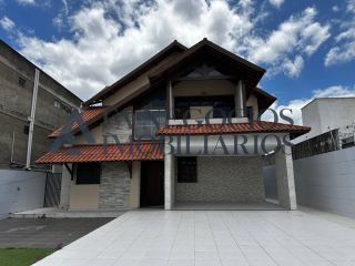 Casa a venda com 04 suítes no Catolé