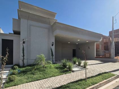 Casa Nova Térrea com 3 Suítes, Piscina  no Quinta do Lago Lac Leman
