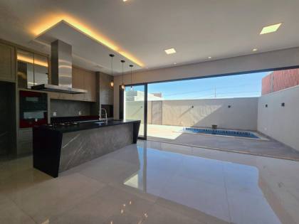 Casa Nova Térrea com 3 Suítes, Piscina  no Quinta do Lago Lac Leman