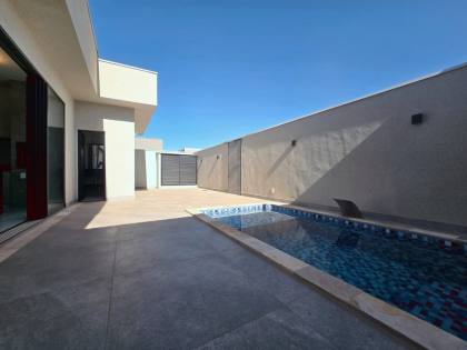 Casa Nova Térrea com 3 Suítes, Piscina  no Quinta do Lago Lac Leman