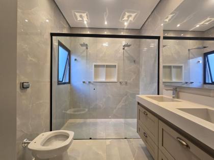Casa Nova Térrea com 3 Suítes, Piscina  no Quinta do Lago Lac Leman