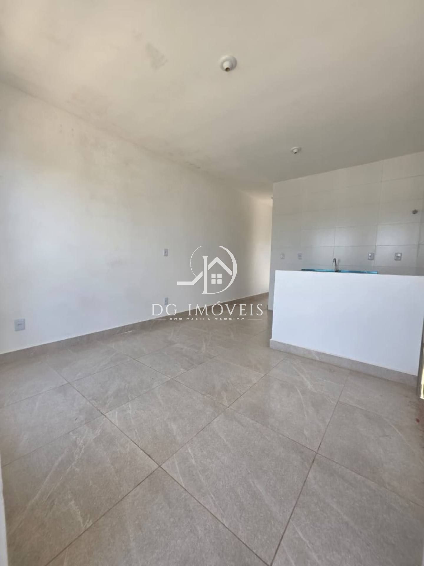 Casa com 2 dormitórios e entrada parcelada