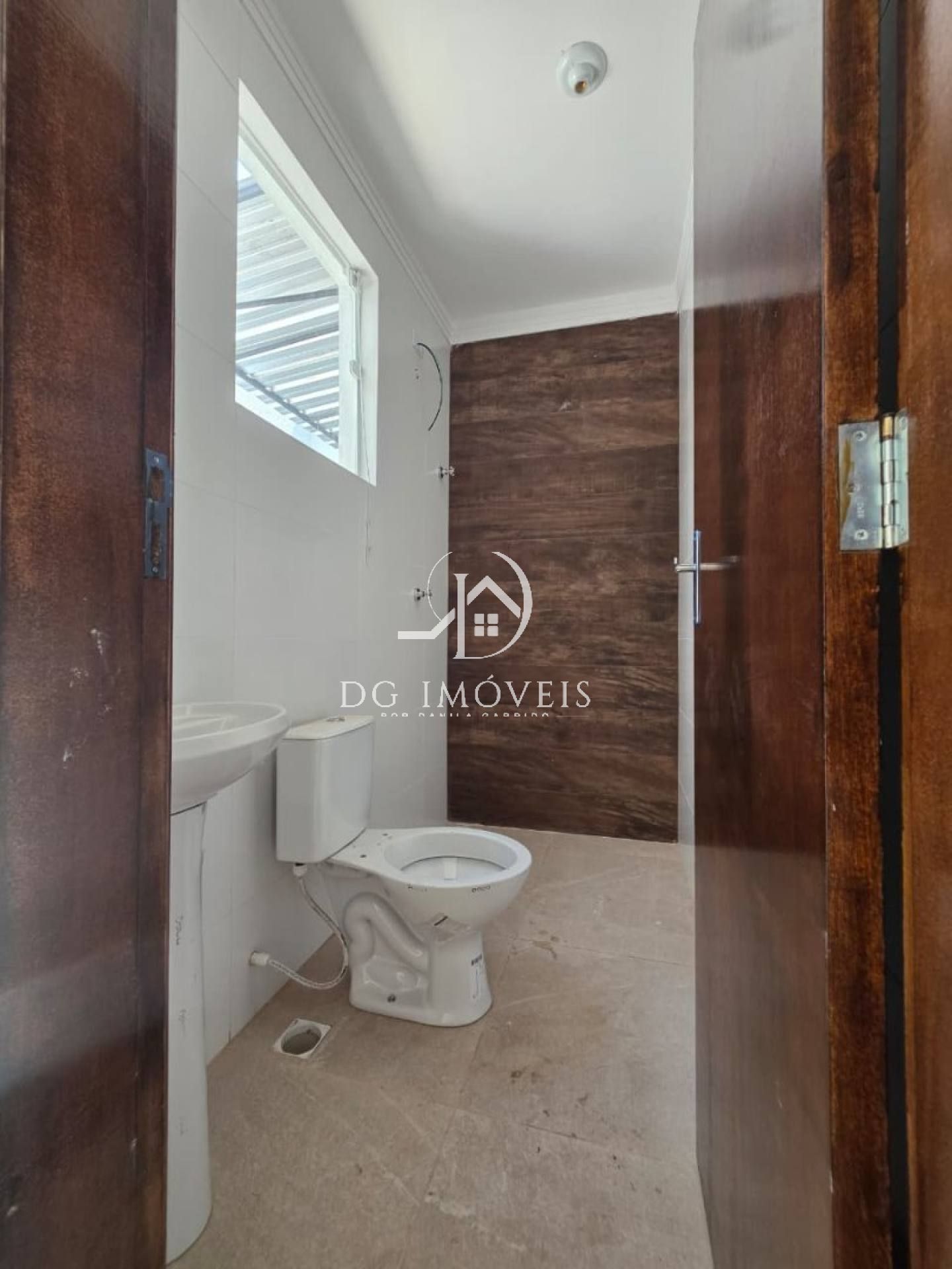 Casa com 2 dormitórios e entrada parcelada