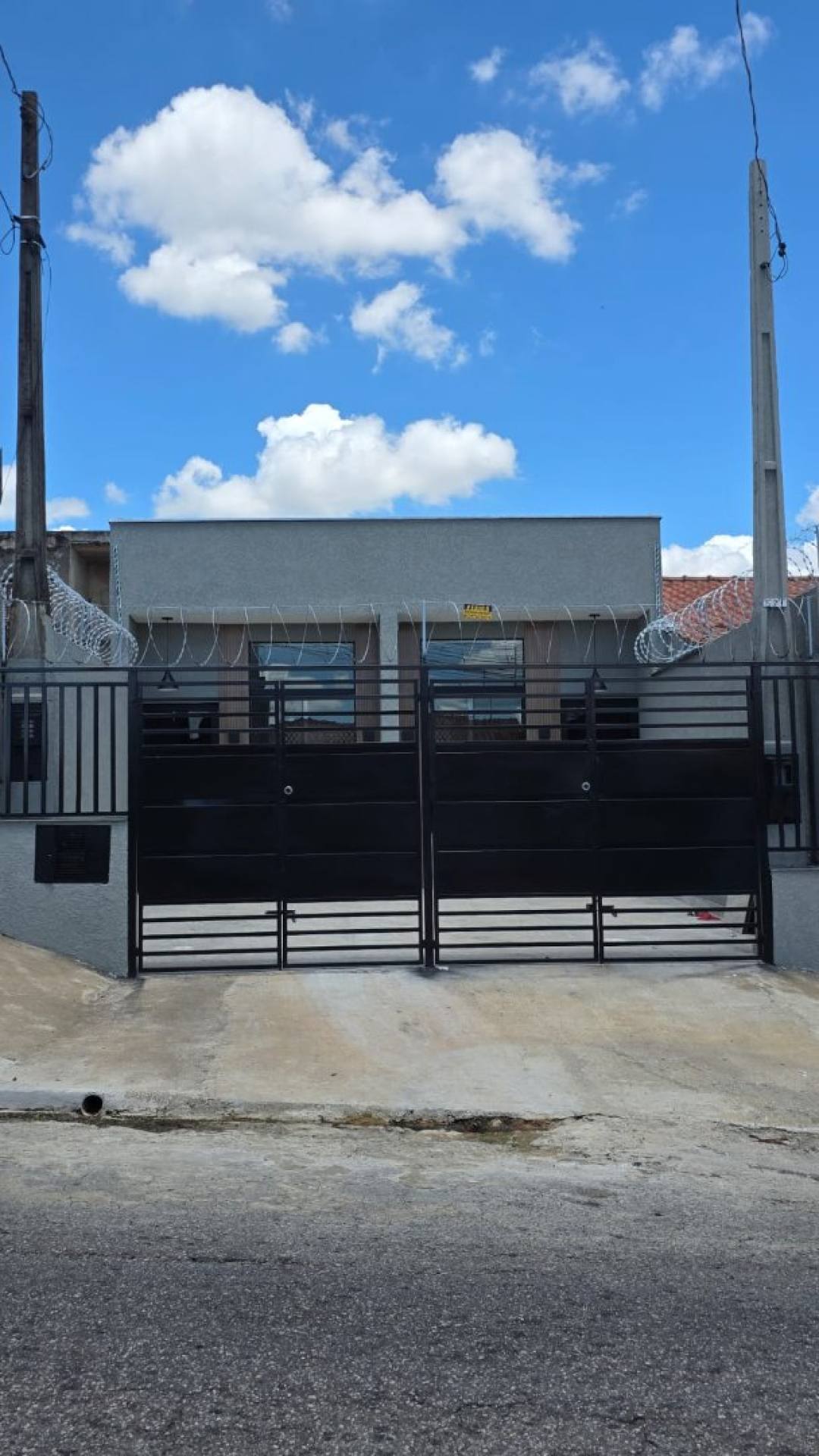 ? LINDA CASA EM SOROCABA EM OBRA COM SUITE E ÓTIMA LOCALIZAÇÃO.