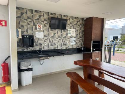 Casa nova, 2/4, de esquina com terreno excedente.