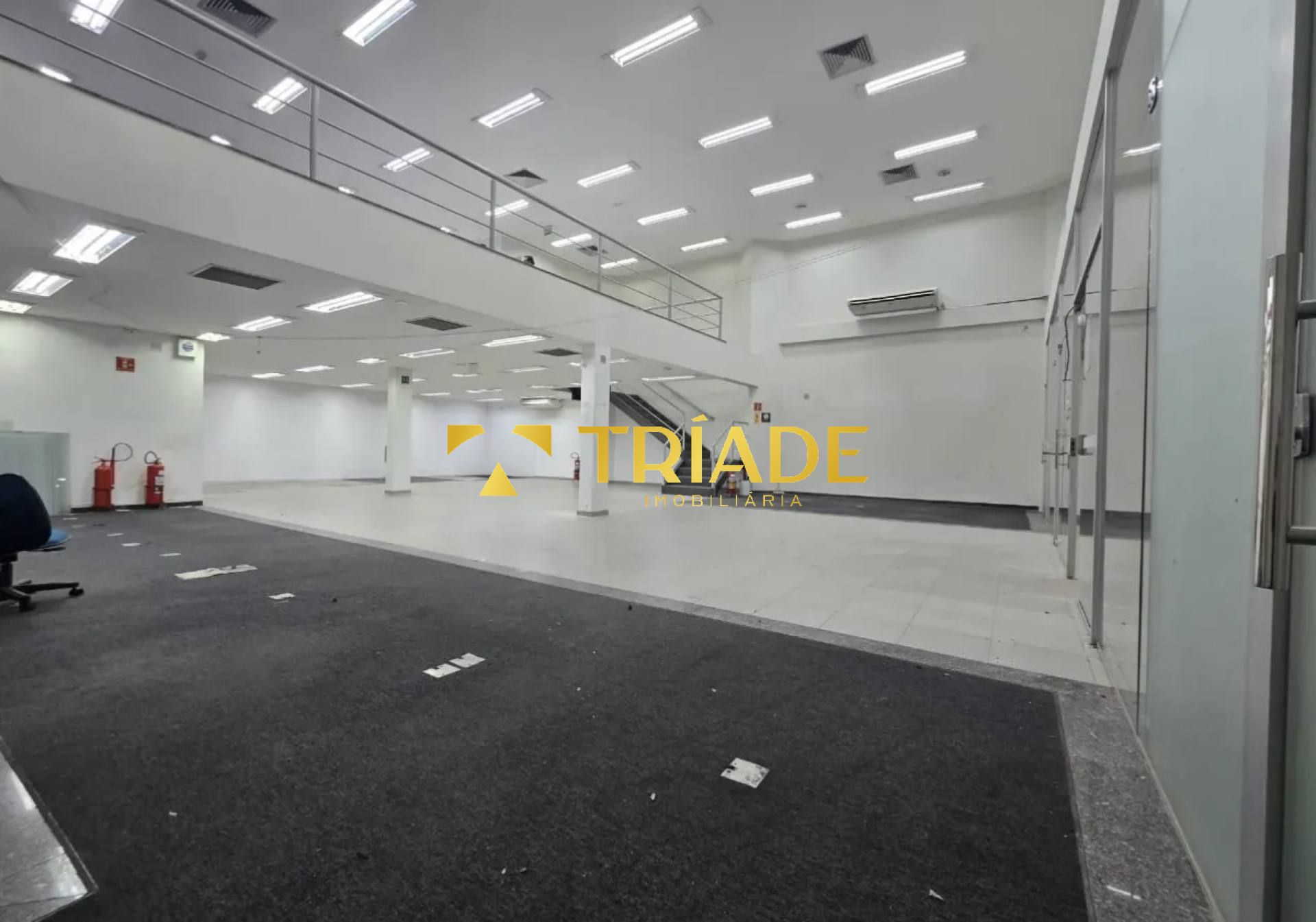 Alugo prédio comercial na Avenida João Durval Carneiro