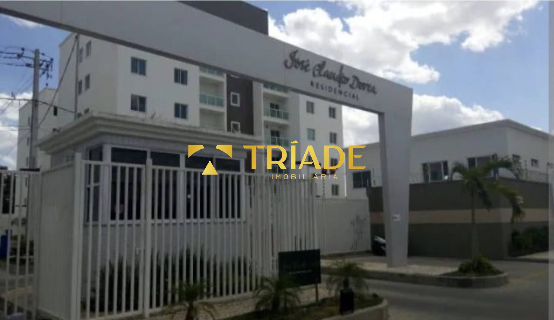 Alugo apartamento semi mobiliado 2/4 sendo uma suíte na avenida Artêmia Pires Sim