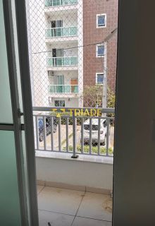 Alugo apartamento semi mobiliado 2/4 sendo uma suíte na avenida Artêmia Pires Sim