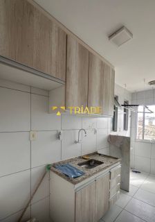 Alugo apartamento semi mobiliado 2/4 sendo uma suíte na avenida Artêmia Pires Sim