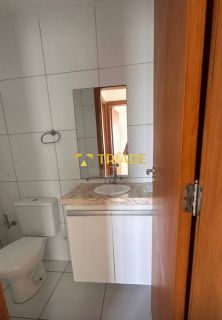 Alugo apartamento semi mobiliado 2/4 sendo uma suíte na avenida Artêmia Pires Sim