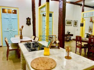 Casa Para Vender com 6 quartos 3 suítes no bairro Centro em Paracatu