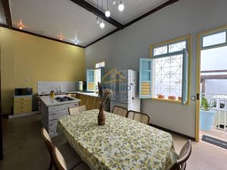 Casa Para Vender com 6 quartos 3 suítes no bairro Centro em Paracatu