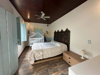 Casa Para Vender com 6 quartos 3 suítes no bairro Centro em Paracatu