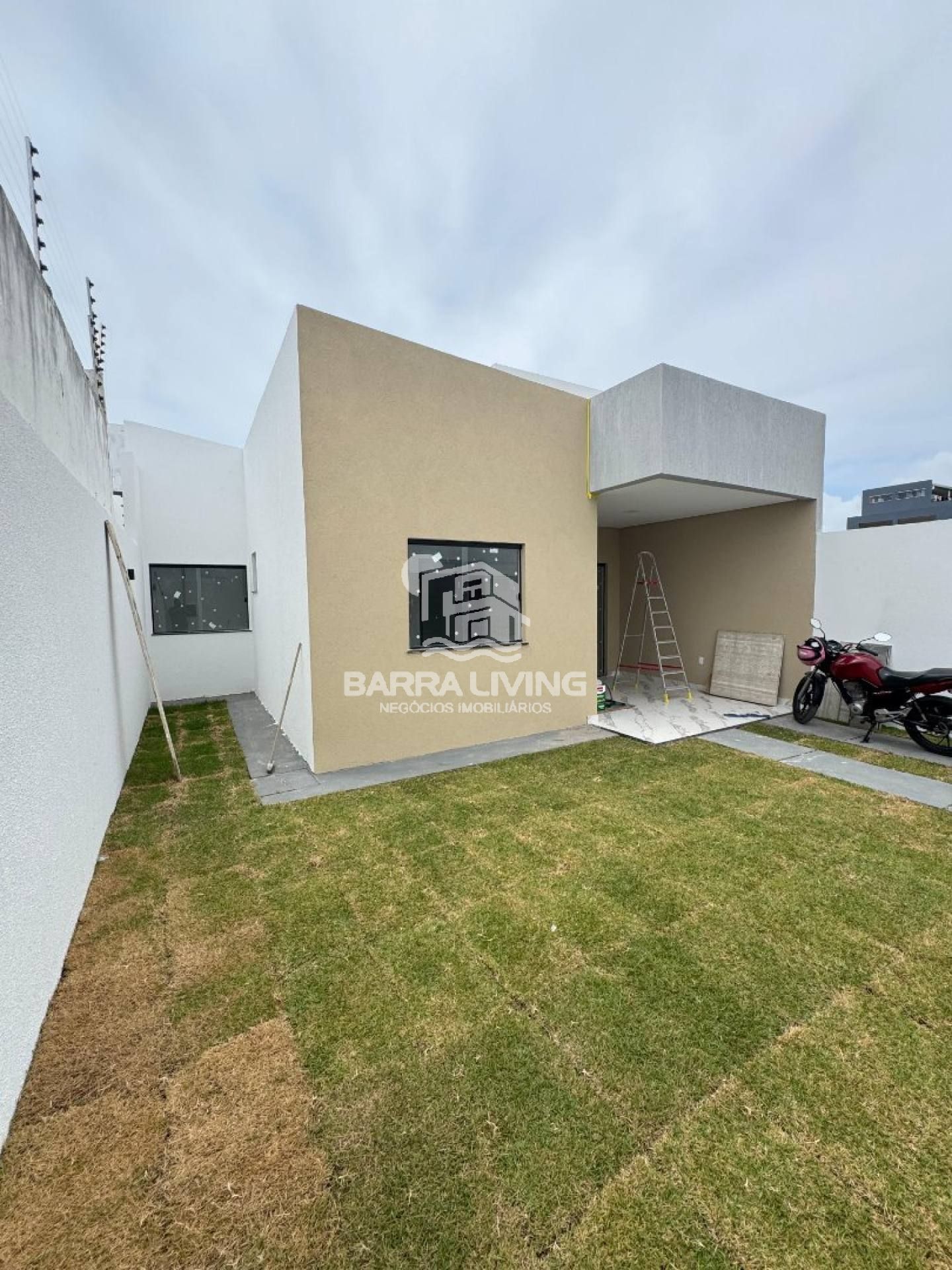 Casa com 3 Quartos Sendo 1 Suíte no Luar da Barra