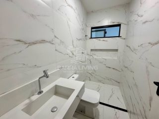 Casa de Esquina com 3 quartos 1 suítes no bairro Luar da Barra