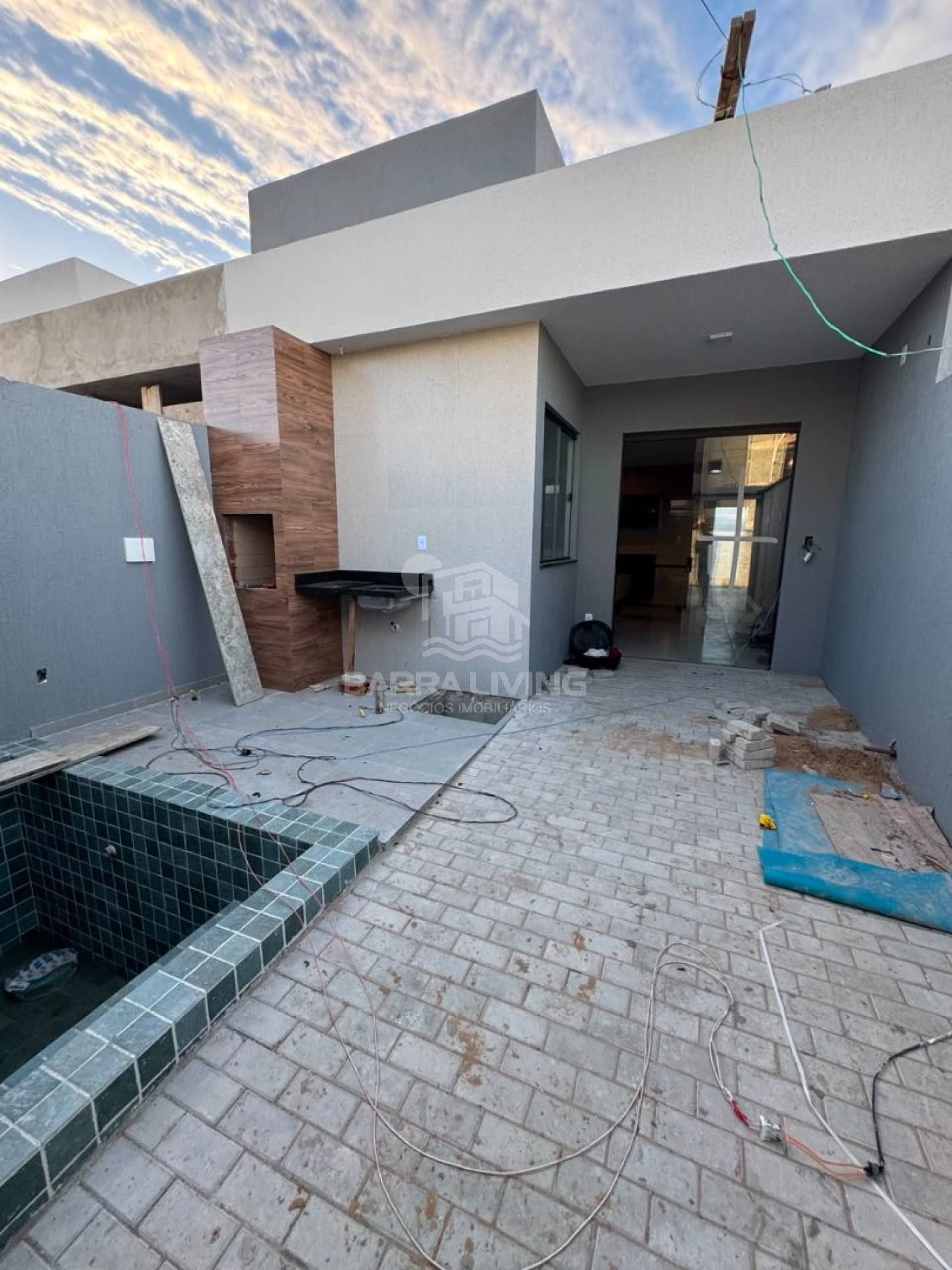 Casa com 3 quartos sendo 1 suíte no Luar da Barra