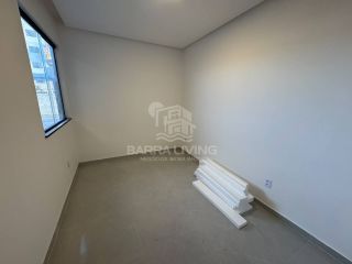 Casa com 3 quartos sendo 1 suíte no Luar da Barra