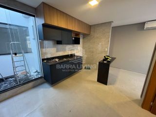 Casa com 3 quartos sendo 1 suíte no Luar da Barra