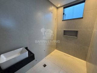 Casa com 3 quartos sendo 1 suíte no Luar da Barra