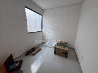 Casa com 3 quartos sendo 1 suíte no Luar da Barra
