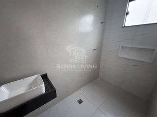 Casa com 3 quartos sendo 1 suíte no Luar da Barra