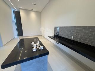 Casa com 3 quartos sendo 1 suíte no cond. Padang