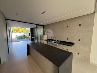 Casa com 3 suítes no Villaredo Barra