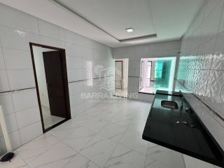 Casa com 3 quartos sendo 1 suíte no Luar da Barra