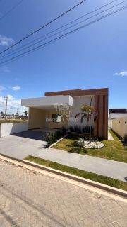 Casa no Condomínio Padang com 3 Quartos sendo 1 Suíte e Piscina