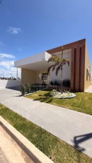 Casa no Condomínio Padang com 3 Quartos sendo 1 Suíte e Piscina