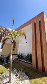 Casa no Condomínio Padang com 3 Quartos sendo 1 Suíte e Piscina