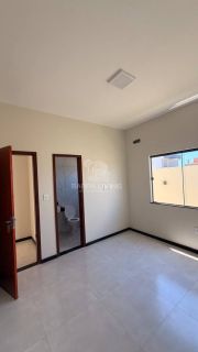 Casa no Condomínio Padang com 3 Quartos sendo 1 Suíte e Piscina