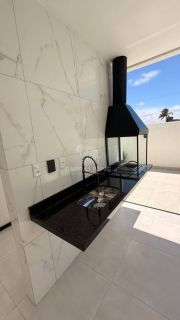 Casa no Condomínio Padang com 3 Quartos sendo 1 Suíte e Piscina